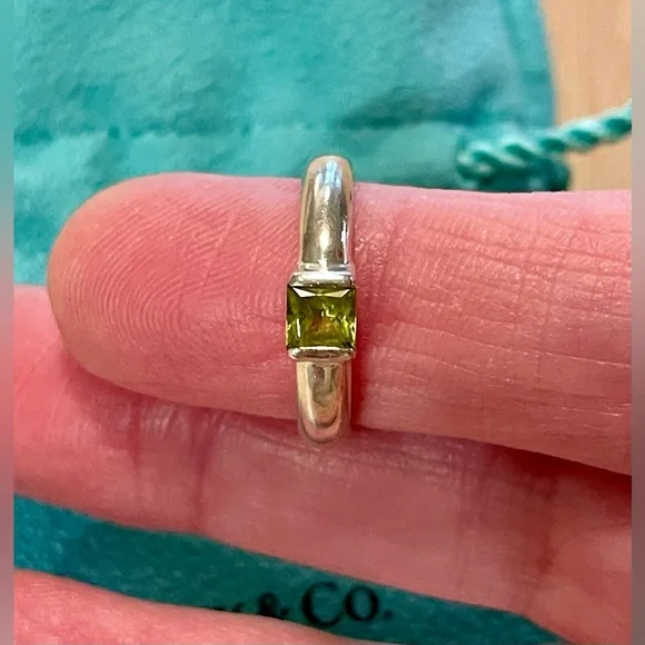 Tiffany & Co. Peridot Stacking Ring Size 5 - Picture 5 of 6